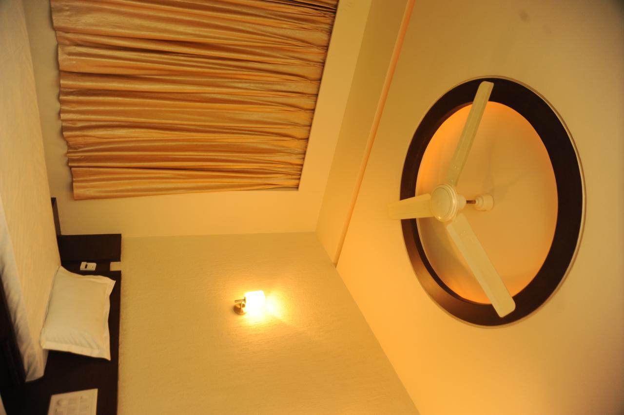 Tulsi Motel Nadiad Exterior photo